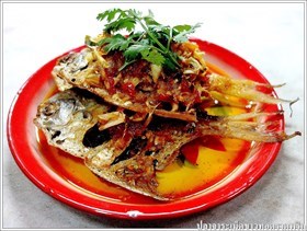 ปลาจาระเม็ดขาวทอดกรอบราดพริก
