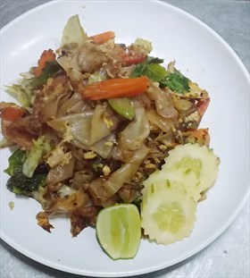 ก๋วยเตี๋ยวผัดซีอิ๊วผักใส่ไข่